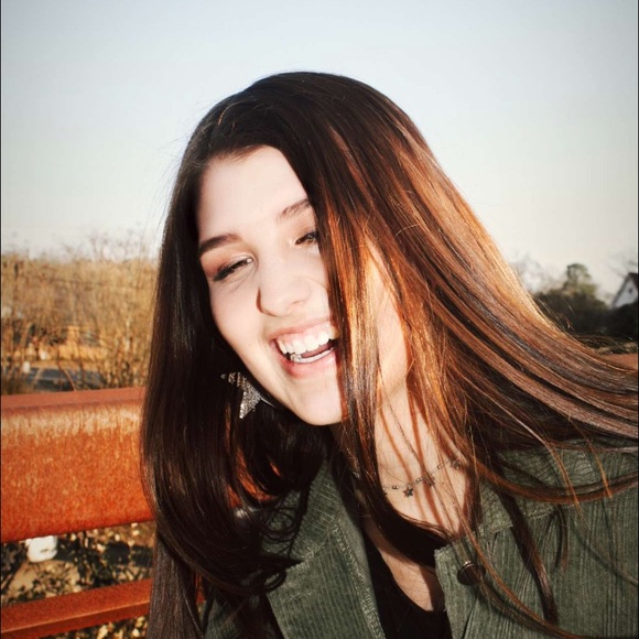 Meet your Posher, Ally grace - Picture 1 of 1